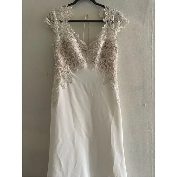 The magnificent Maggie Sottero Odette wedding dress SZ 12 - Picture 6 of 15